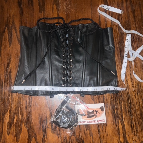 Elegant Moments Black Leather Boned Corset - Picture 7 of 17